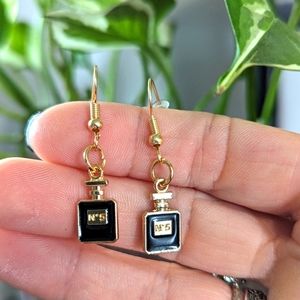 NWT No .5 earrings